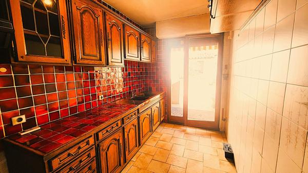 Appartement T3+ Bureau  comme une maison avec terrasse 65 m², dépendance et cave