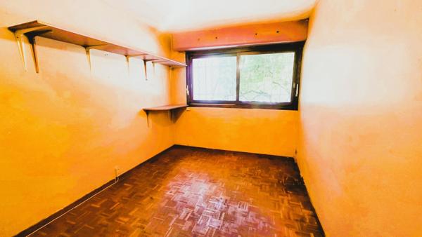 Appartement T3+ Bureau  comme une maison avec terrasse 65 m², dépendance et cave