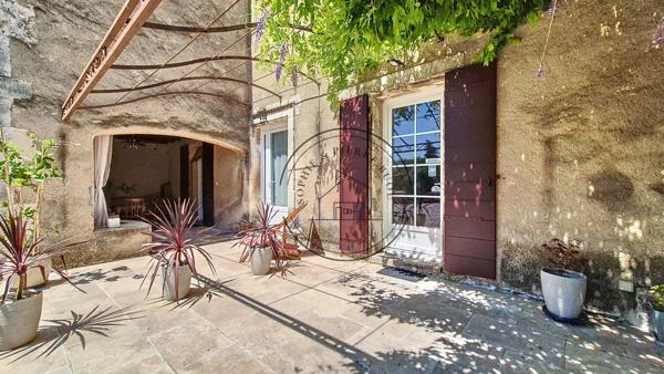 Cheval-Blanc (84460) Bâtisse de caractère du XVIIIe siècle – 450 m² – Cœur de Provence
