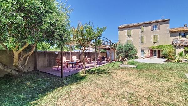 Cheval-Blanc (84460) Bâtisse de caractère du XVIIIe siècle – 450 m² – Cœur de Provence