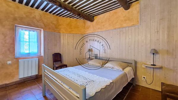 Cheval-Blanc (84460) Bâtisse de caractère du XVIIIe siècle – 450 m² – Cœur de Provence