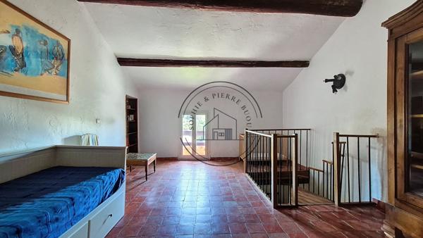 Cheval-Blanc (84460) Bâtisse de caractère du XVIIIe siècle – 450 m² – Cœur de Provence