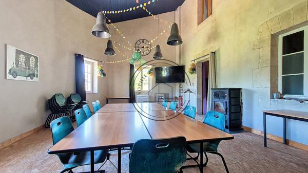 Cheval-Blanc (84460) Bâtisse de caractère du XVIIIe siècle – 450 m² – Cœur de Provence