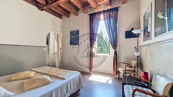 Cheval-Blanc (84460) Bâtisse de caractère du XVIIIe siècle – 450 m² – Cœur de Provence