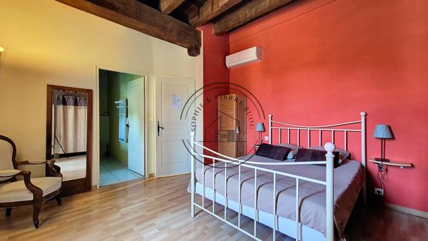 Cheval-Blanc (84460) Bâtisse de caractère du XVIIIe siècle – 450 m² – Cœur de Provence