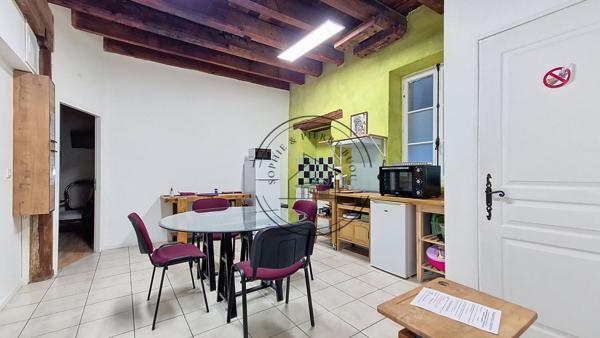 Cheval-Blanc (84460) Bâtisse de caractère du XVIIIe siècle – 450 m² – Cœur de Provence