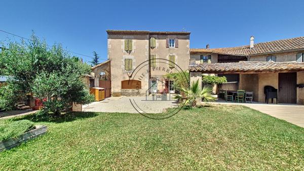 Cheval-Blanc (84460) Bâtisse de caractère du XVIIIe siècle – 450 m² – Cœur de Provence