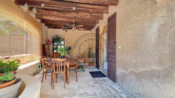 Cheval-Blanc (84460) Bâtisse de caractère du XVIIIe siècle – 450 m² – Cœur de Provence