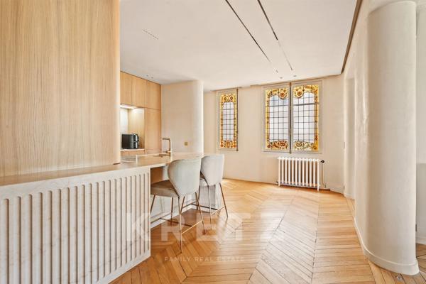 APPARTEMENT D'EXCEPTION – VUE TOUR EIFFEL – 3 SUITES