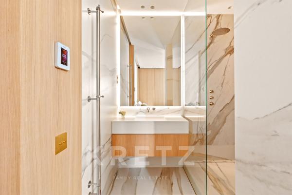APPARTEMENT D'EXCEPTION – VUE TOUR EIFFEL – 3 SUITES