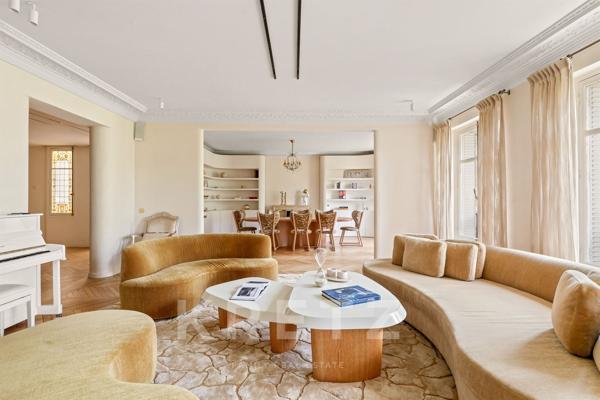 APPARTEMENT D'EXCEPTION – VUE TOUR EIFFEL – 3 SUITES
