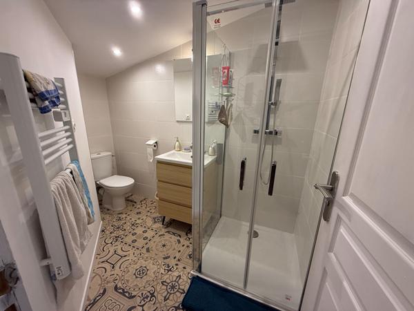 Maison rénovée à Aragon avec jardin et fort potentiel de rénovation