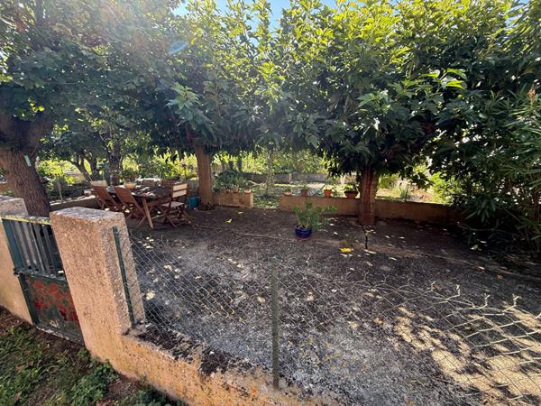 Maison rénovée à Aragon avec jardin et fort potentiel de rénovation