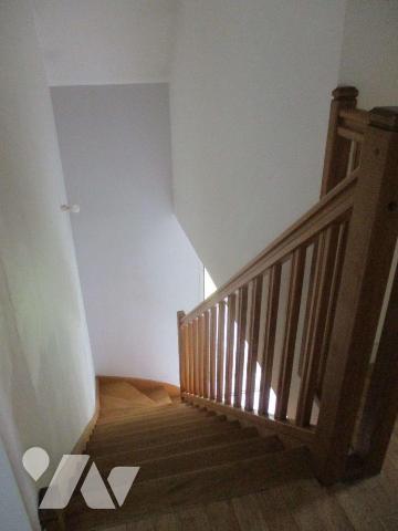 EN LOTISSEMENT
Maison édifiée en 2007, comprenant :
-au rez-de-chaussée : entrée-escalier d'a...