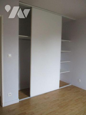 EN LOTISSEMENT
Maison édifiée en 2007, comprenant :
-au rez-de-chaussée : entrée-escalier d'a...