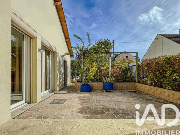 Maison à vendre 6 pièces 121 m² Saint-Cyr-l'École