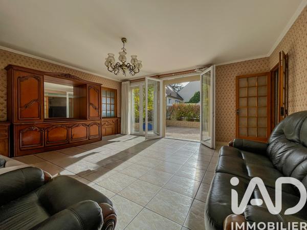 Maison à vendre 6 pièces 121 m² Saint-Cyr-l'École