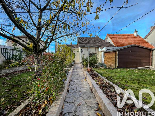 Maison à vendre 6 pièces 121 m² Saint-Cyr-l'École