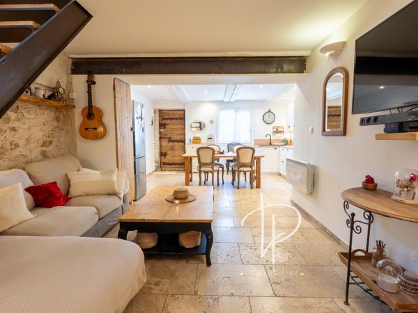 La Fare-les-Oliviers (13580) MAISON DE VILLAGE PLEINE DE CHARME AVEC TERRASSE - LA FARE-LES-OLIVIERS