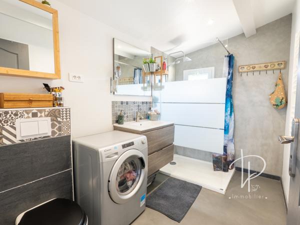 La Fare-les-Oliviers (13580) MAISON DE VILLAGE PLEINE DE CHARME AVEC TERRASSE - LA FARE-LES-OLIVIERS