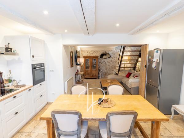 La Fare-les-Oliviers (13580) MAISON DE VILLAGE PLEINE DE CHARME AVEC TERRASSE - LA FARE-LES-OLIVIERS