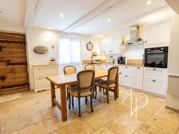 La Fare-les-Oliviers (13580) MAISON DE VILLAGE PLEINE DE CHARME AVEC TERRASSE - LA FARE-LES-OLIVIERS