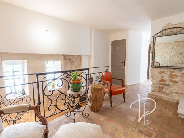 La Fare-les-Oliviers (13580) MAISON DE VILLAGE PLEINE DE CHARME AVEC TERRASSE - LA FARE-LES-OLIVIERS