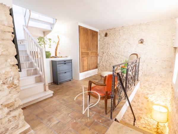 La Fare-les-Oliviers (13580) MAISON DE VILLAGE PLEINE DE CHARME AVEC TERRASSE - LA FARE-LES-OLIVIERS