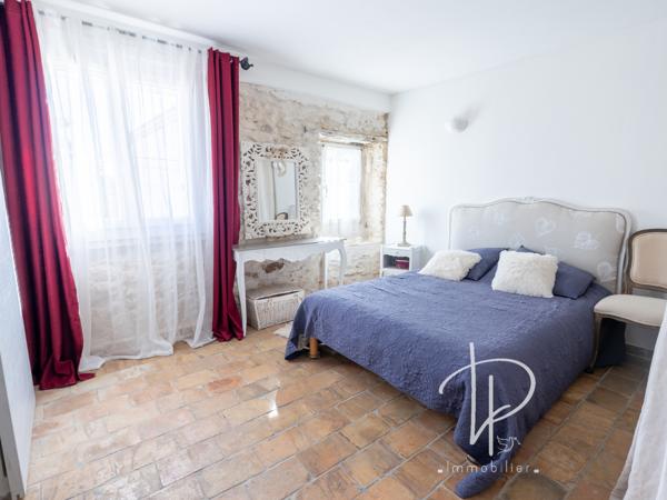 La Fare-les-Oliviers (13580) MAISON DE VILLAGE PLEINE DE CHARME AVEC TERRASSE - LA FARE-LES-OLIVIERS