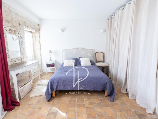 La Fare-les-Oliviers (13580) MAISON DE VILLAGE PLEINE DE CHARME AVEC TERRASSE - LA FARE-LES-OLIVIERS