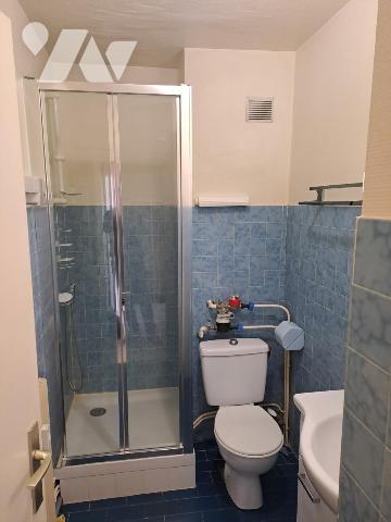 GRENOBLE-  idéalement situé, studio de 18 m2 avec balcon et cave
