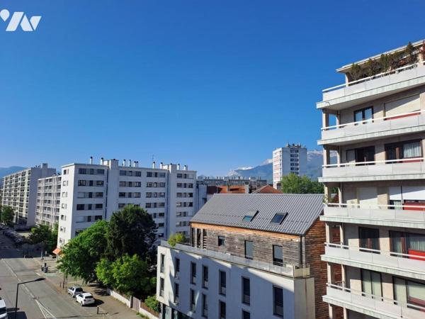 GRENOBLE-  idéalement situé, studio de 18 m2 avec balcon et cave
