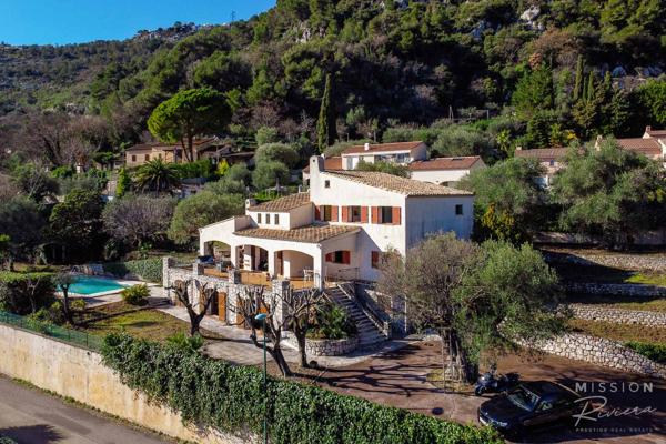 La Turbie (06320) Villa provençale offrant une vue panoramique sur la mer à La Turbie, à 5 minutes de Monaco