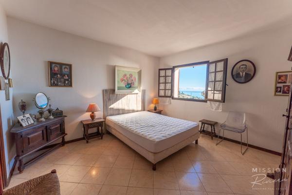 La Turbie (06320) Villa provençale offrant une vue panoramique sur la mer à La Turbie, à 5 minutes de Monaco