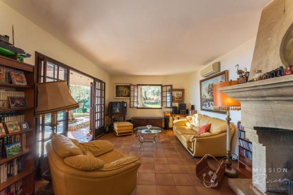 La Turbie (06320) Villa provençale offrant une vue panoramique sur la mer à La Turbie, à 5 minutes de Monaco