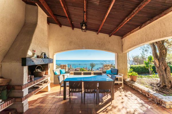 La Turbie (06320) Villa provençale offrant une vue panoramique sur la mer à La Turbie, à 5 minutes de Monaco