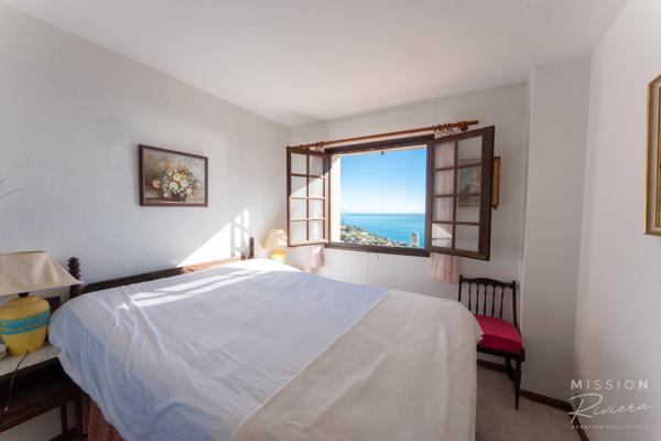 La Turbie (06320) Villa provençale offrant une vue panoramique sur la mer à La Turbie, à 5 minutes de Monaco