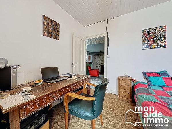 Maison et dépendances au calme, piscine sur 7000 m² de terrain