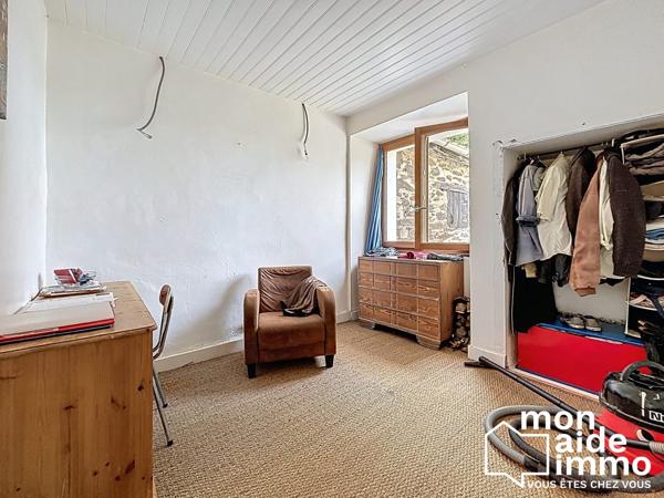 Maison et dépendances au calme, piscine sur 7000 m² de terrain