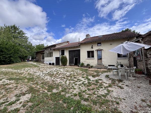Maison et dépendances au calme, piscine sur 7000 m² de terrain