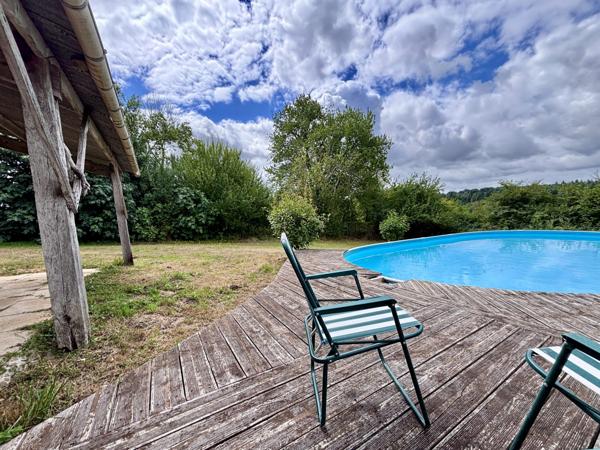 Maison et dépendances au calme, piscine sur 7000 m² de terrain
