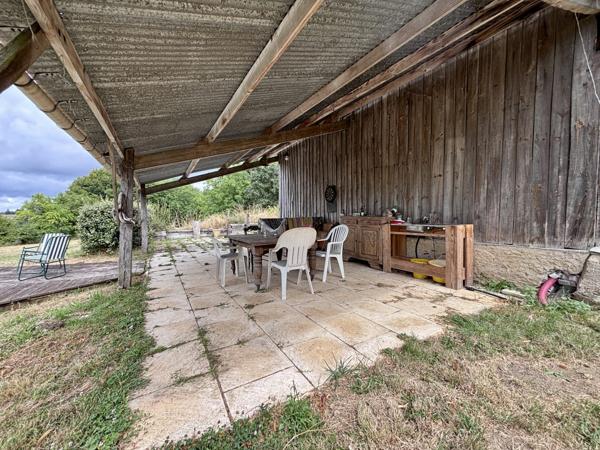 Maison et dépendances au calme, piscine sur 7000 m² de terrain