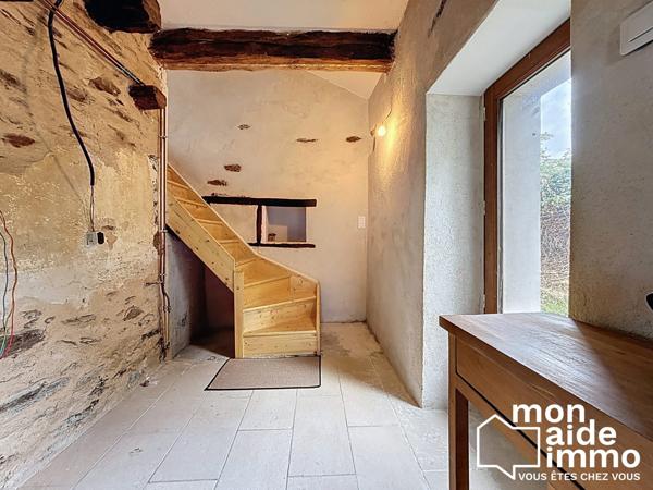 Maison et dépendances au calme, piscine sur 7000 m² de terrain