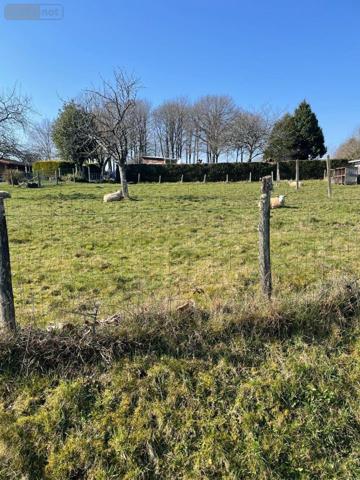 Terrain à Batir à vendre à Rochechouart en Haute-Vienne (87600), ref : 14757/63