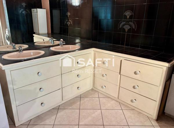 A vendre belle demeure pour familles ou investisseurs !