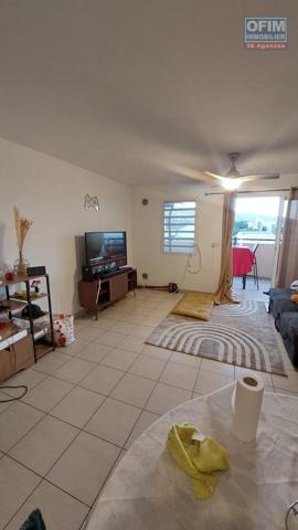 Spécial investisseur : a vendre un appartement T2 Loué au dernier Étage avec une vue Mer et Montagne a Sainte Clotilde