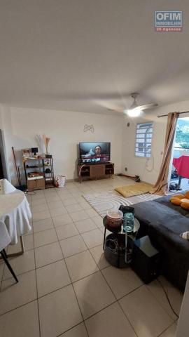 Spécial investisseur : a vendre un appartement T2 Loué au dernier Étage avec une vue Mer et Montagne a Sainte Clotilde