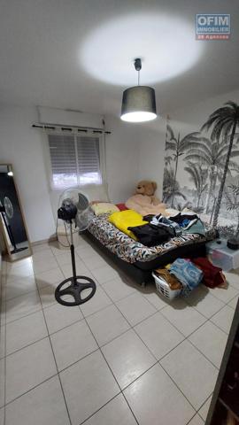 Spécial investisseur : a vendre un appartement T2 Loué au dernier Étage avec une vue Mer et Montagne a Sainte Clotilde