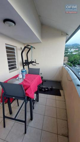 Spécial investisseur : a vendre un appartement T2 Loué au dernier Étage avec une vue Mer et Montagne a Sainte Clotilde