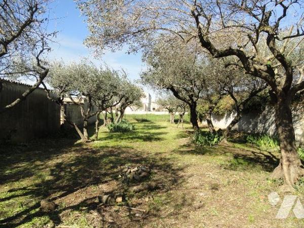 EN EXCLUSIVITE HORS LOTISSEMENT  Terrain d'environ 300m² constructible.Emprise au sol de 40%.Vi...